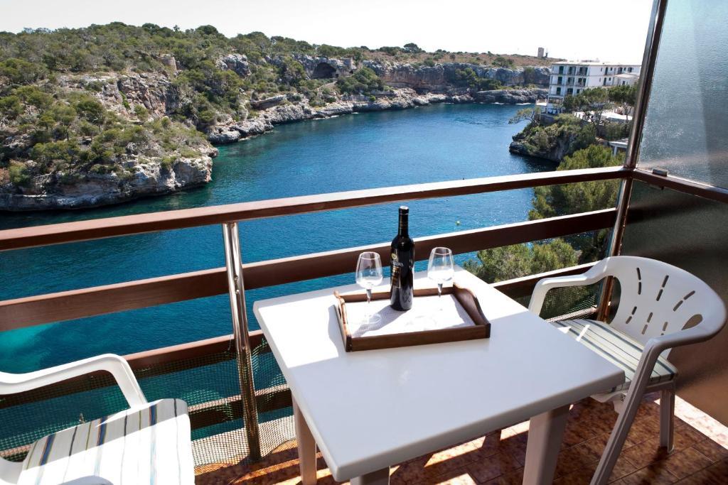 Apartamentos Llevant Cala Figuera  Værelse billede